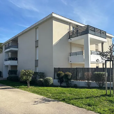 T2 Avec Piscine Apartment *